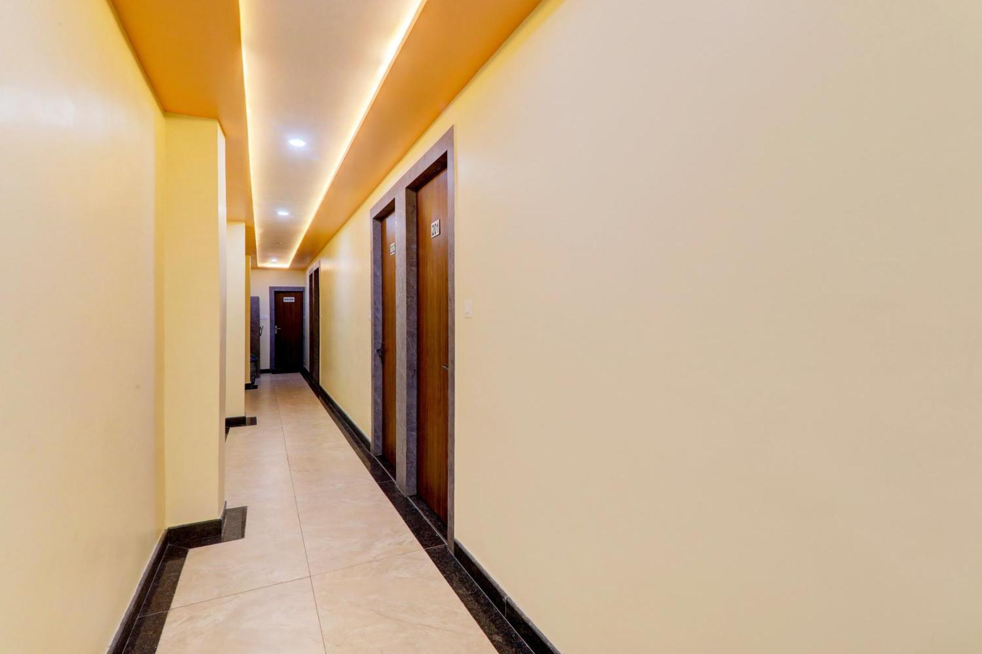Super Hotel O Raas Plaza Kanpur Bagian luar foto